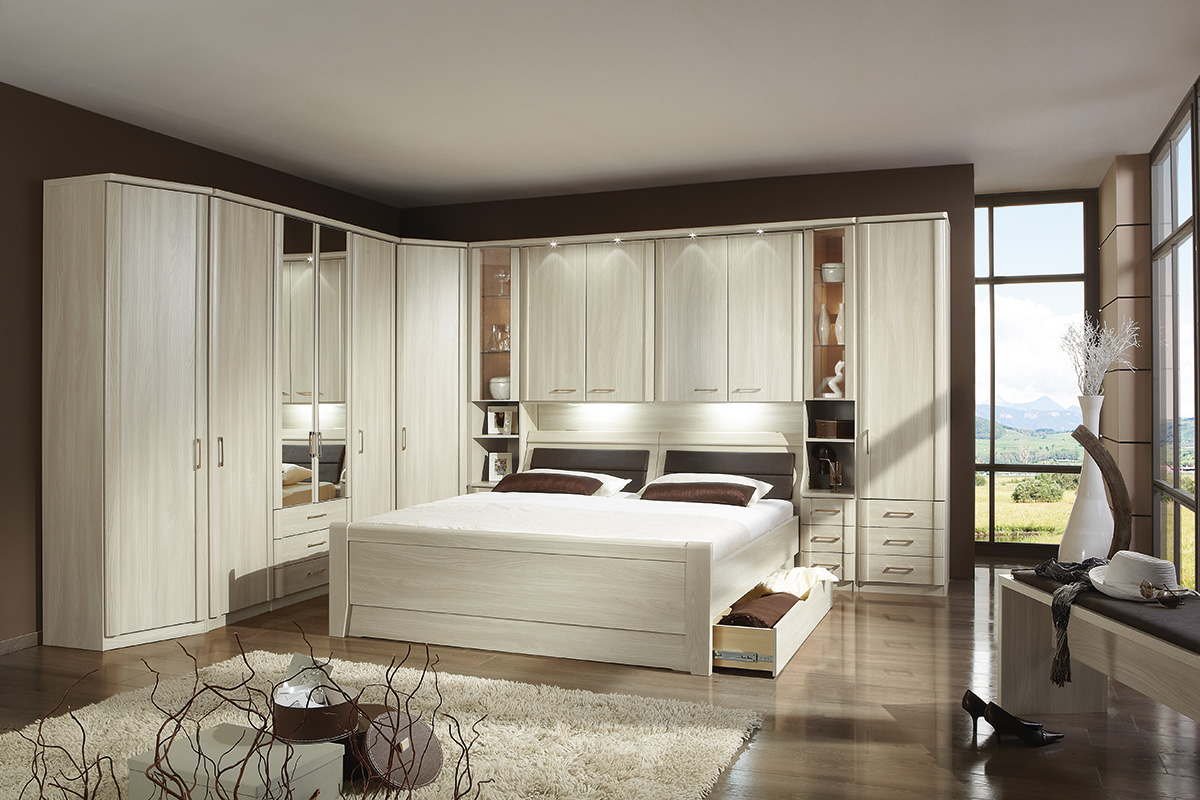 LUXOR4_bear11-02-13__3306_10_BB_Edel-Esche_mFuSchrank_Kranz-m-Power-LED_Beiste-Glas