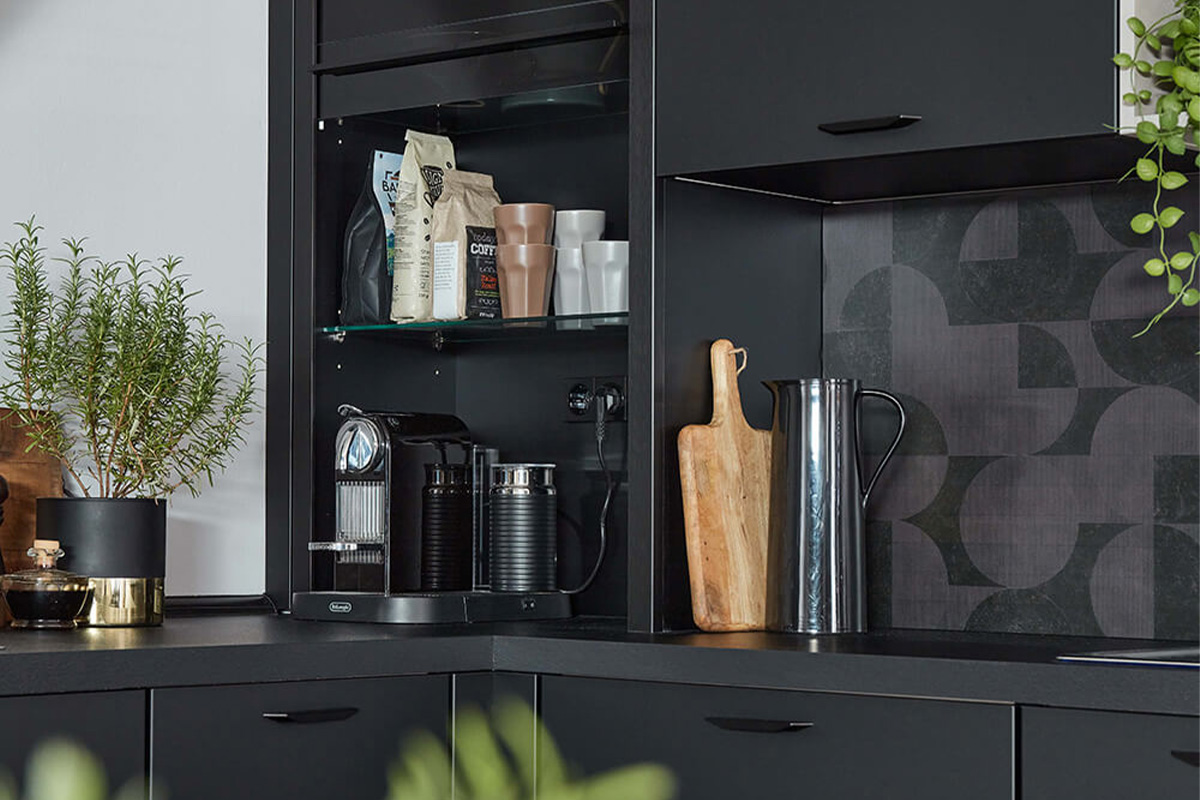 Küche – Schwarzer Klassiker – Slidebild 2 klein